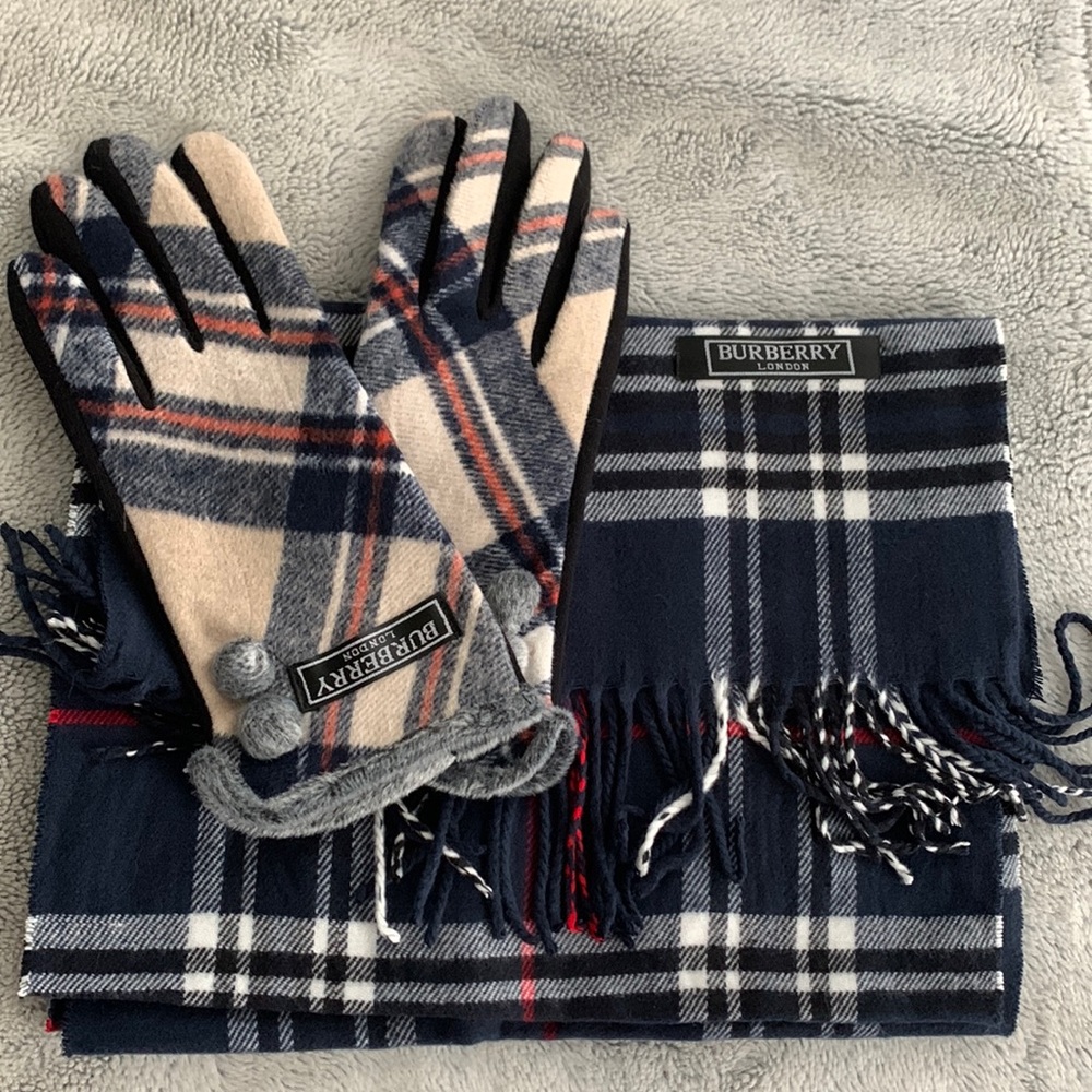 *not authentic* Burberry gloves and matching scarf